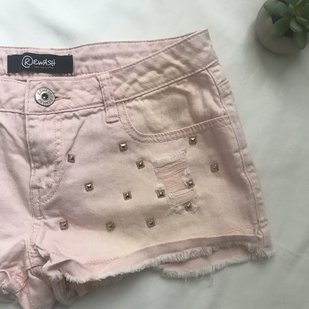 🔥Pink Distressed Shorts - Picture 2 of 5
